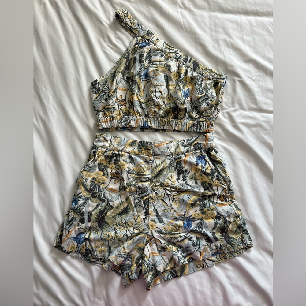 Abercrombie Two Piece Set - One-Shoulder Linen-Blend Top and Pull-On Shorts